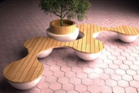Деревянная скамья на бетонных опорах Сюита
